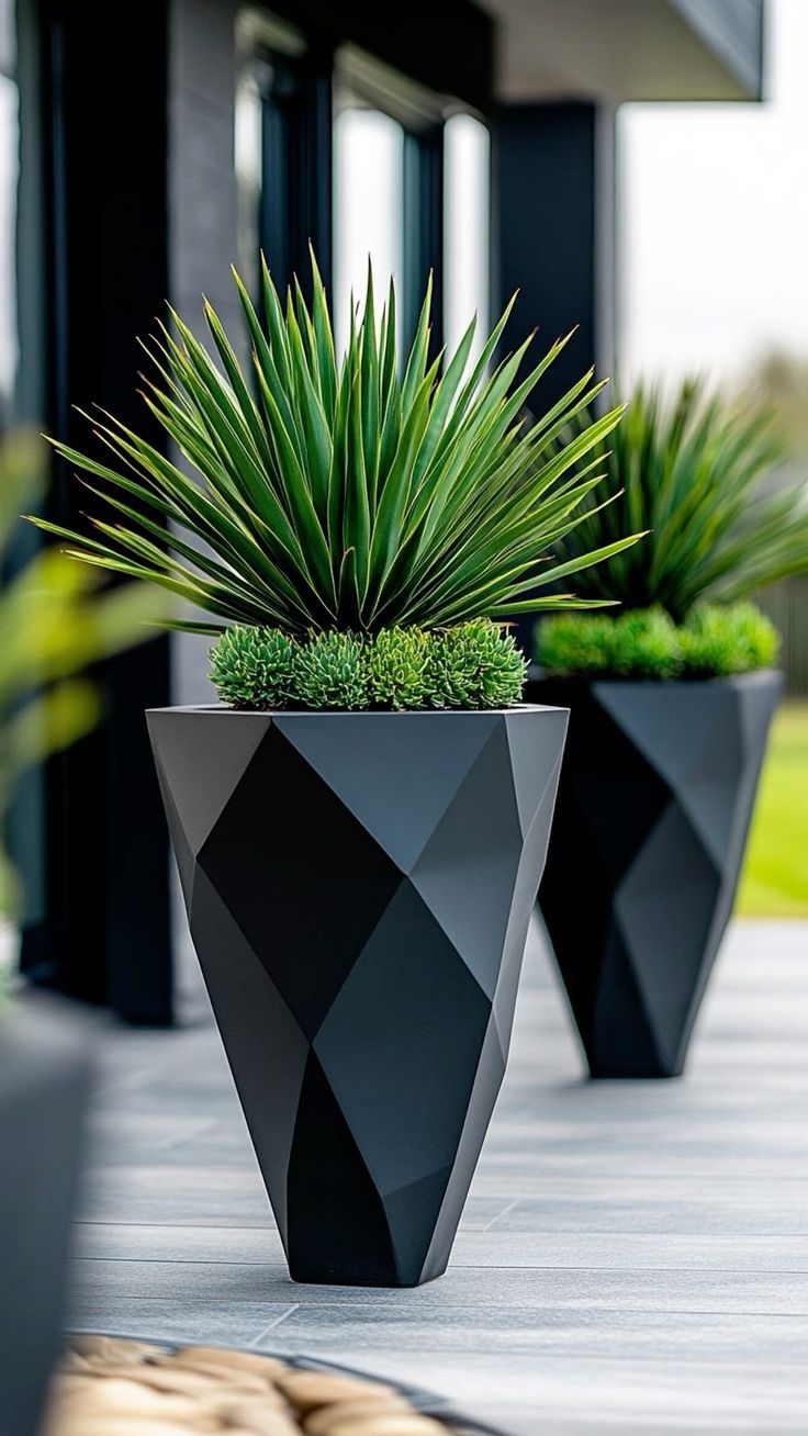 Grand Urn Planter